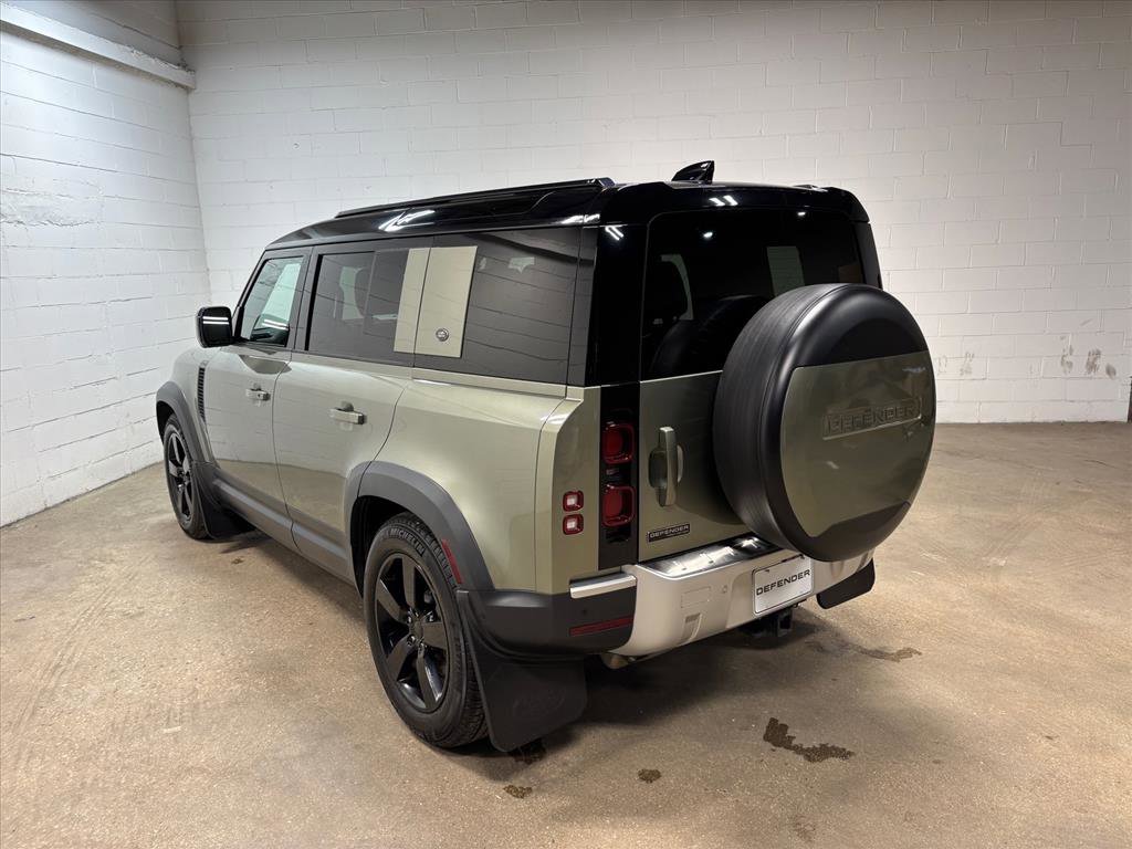 Used 2020 Land Rover Defender 110 First Edition image 9