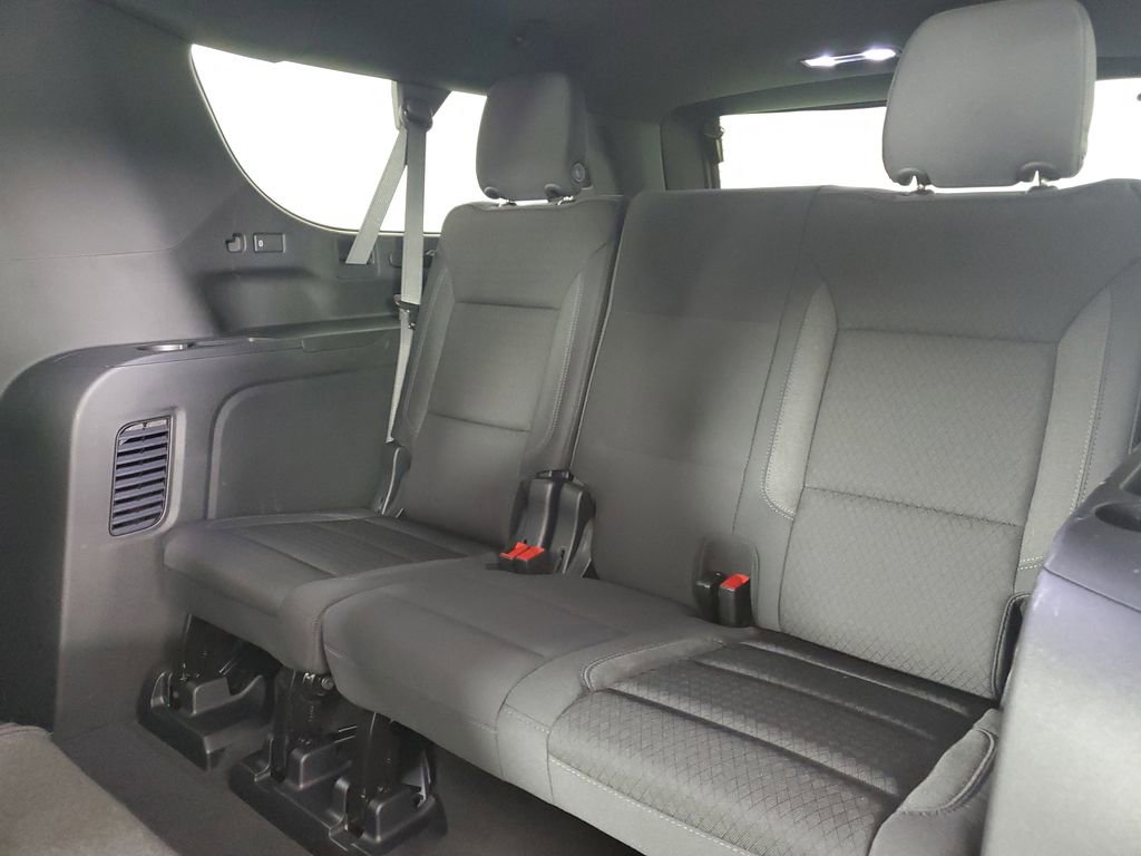 Used 2025 Chevrolet Suburban LS image 13