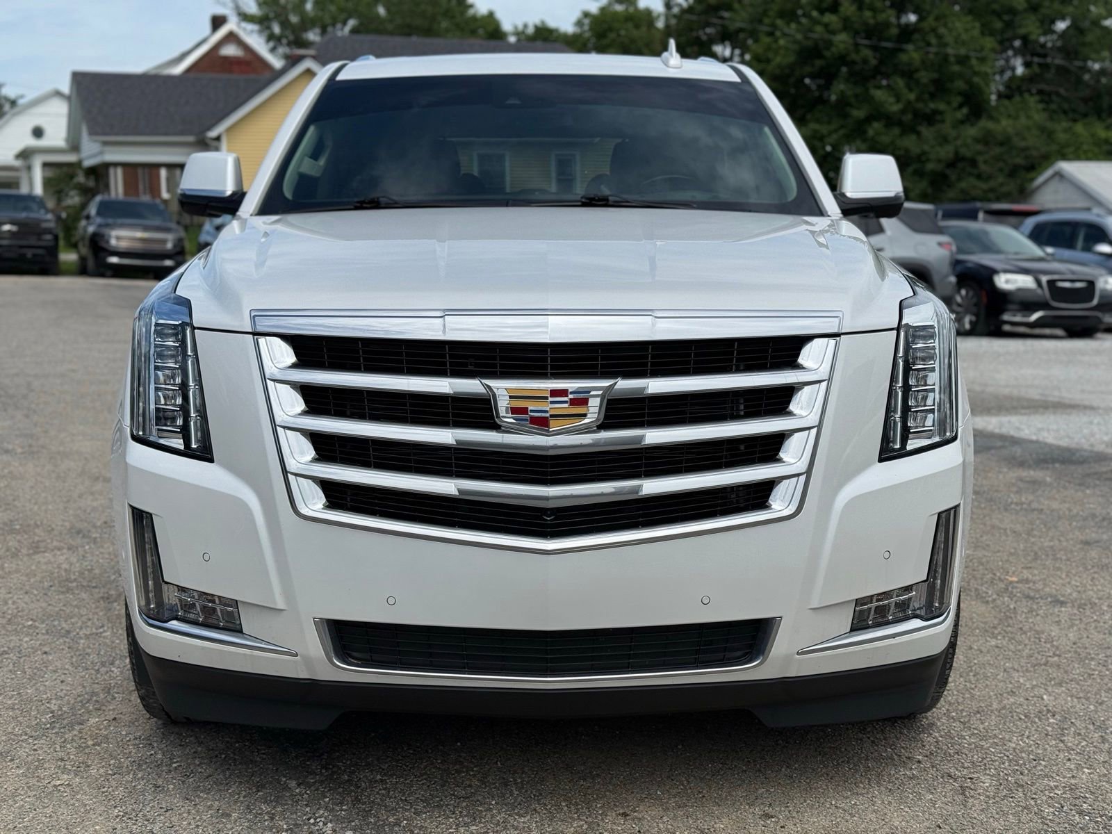 Used 2018 Cadillac Escalade Luxury AWD/4WD image 11