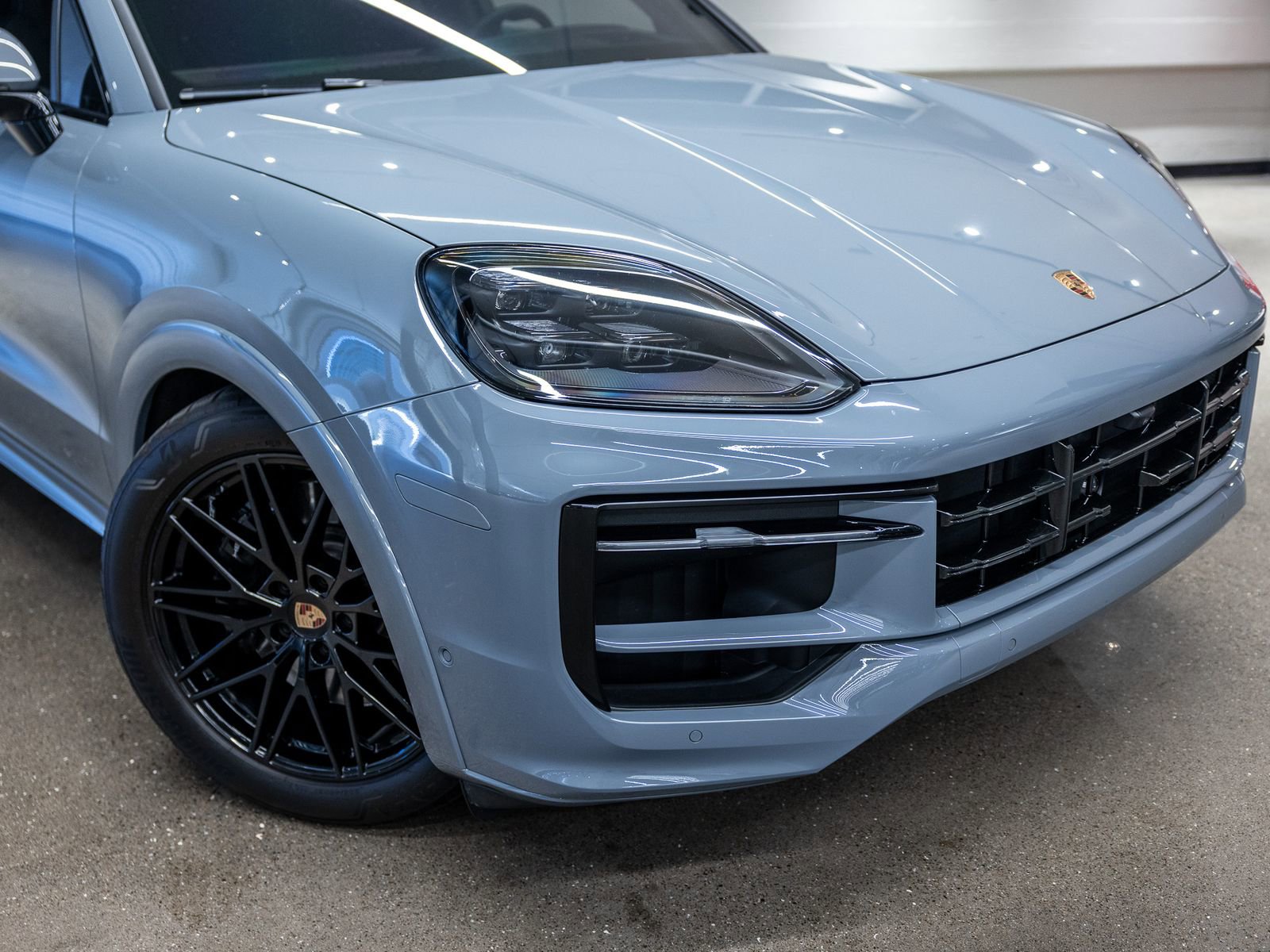 Certified 2025 Porsche Cayenne GTS image 15
