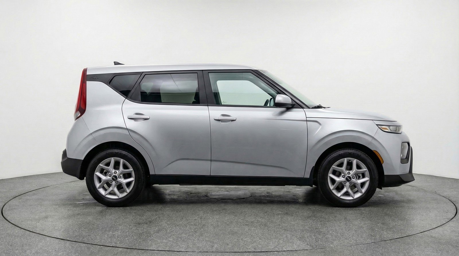 Used 2025 Kia Soul LX w/ LX Technology Package FWD image 11