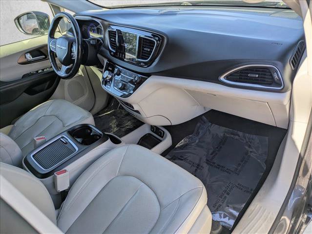 Used 2019 Chrysler Pacifica Touring-L Plus FWD image 20