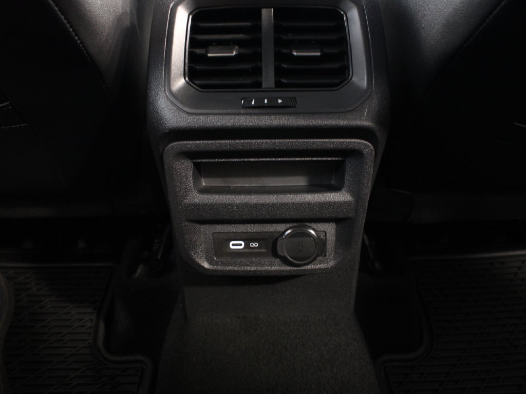 Used 2022 Volkswagen Tiguan SE AWD/4WD image 33