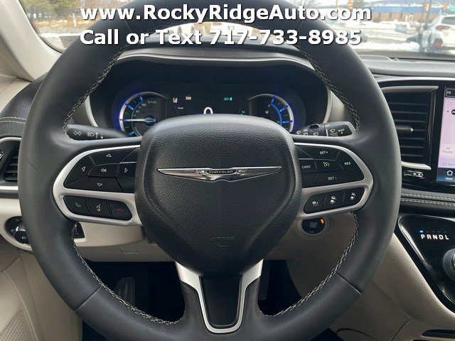 Used 2022 Chrysler Pacifica Touring-L image 10