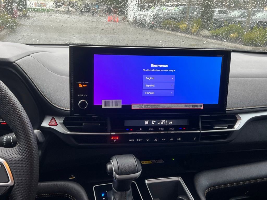 Used 2025 Toyota Sienna XLE Woodland Edition image 20