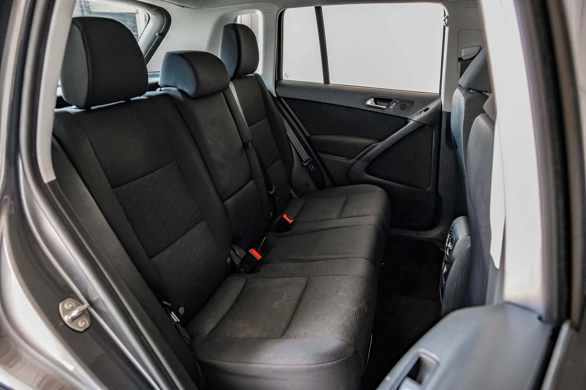 Used 2018 Volkswagen Tiguan Limited w/ Premium Package FWD image 35