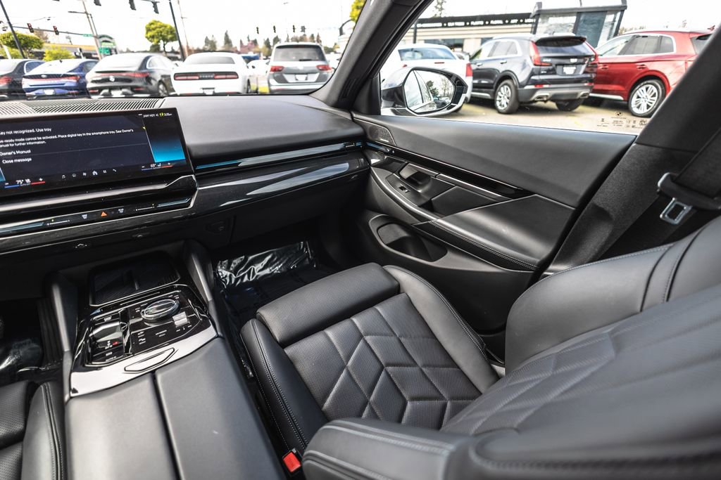 Used 2024 BMW 530i xDrive w/ Premium Package image 25