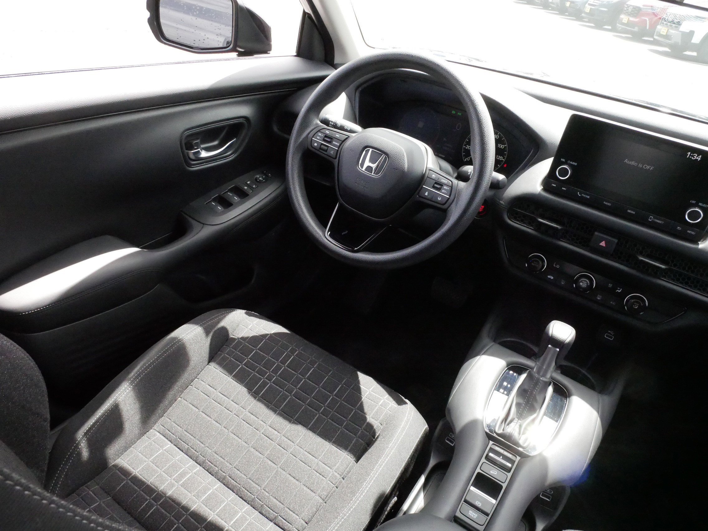 Used 2023 Honda HR-V LX image 9