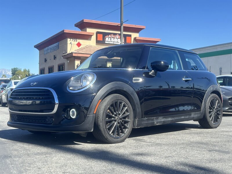 Used 2020 MINI Cooper 2-Door Hardtop image 2