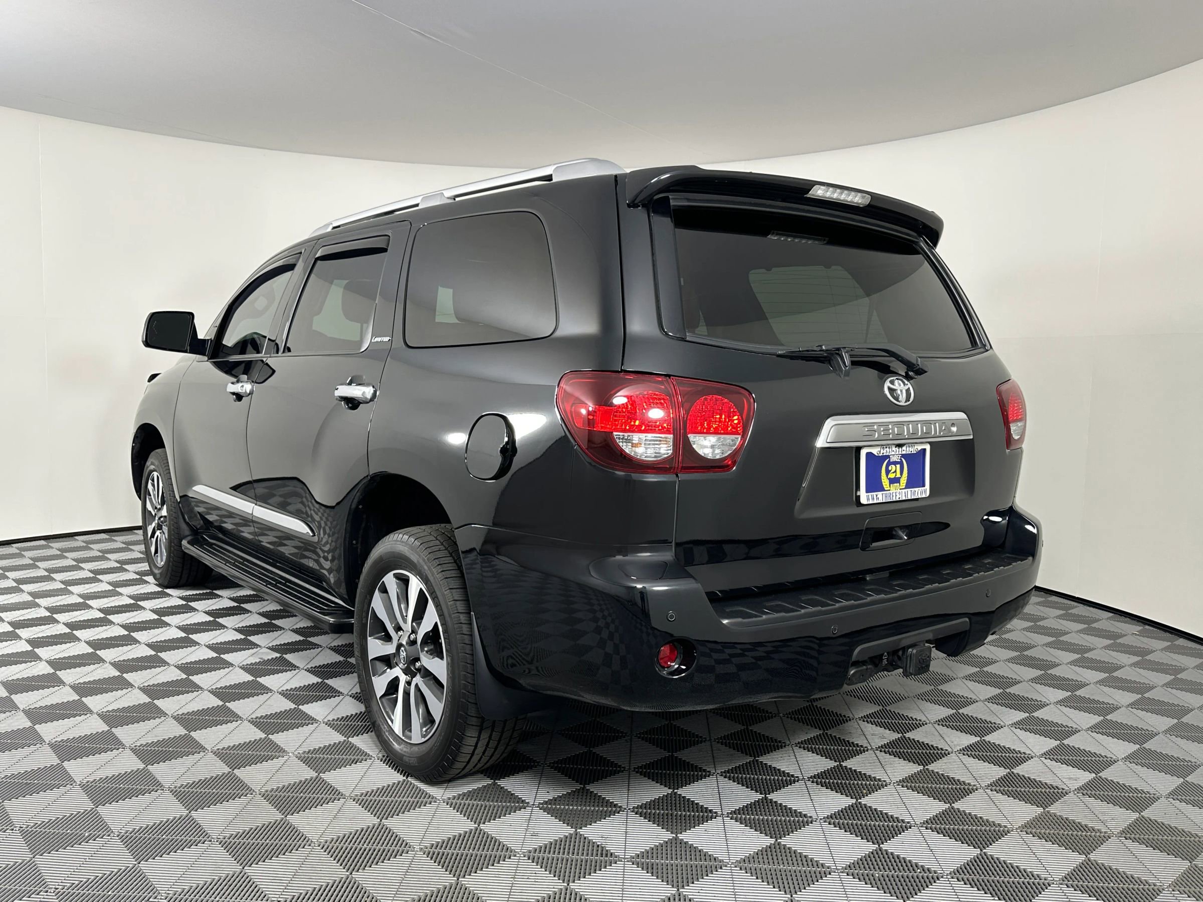 Used 2018 Toyota Sequoia Limited image 13