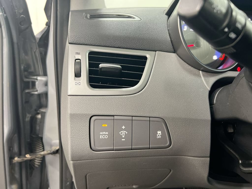Used 2015 Hyundai Elantra SE FWD image 17