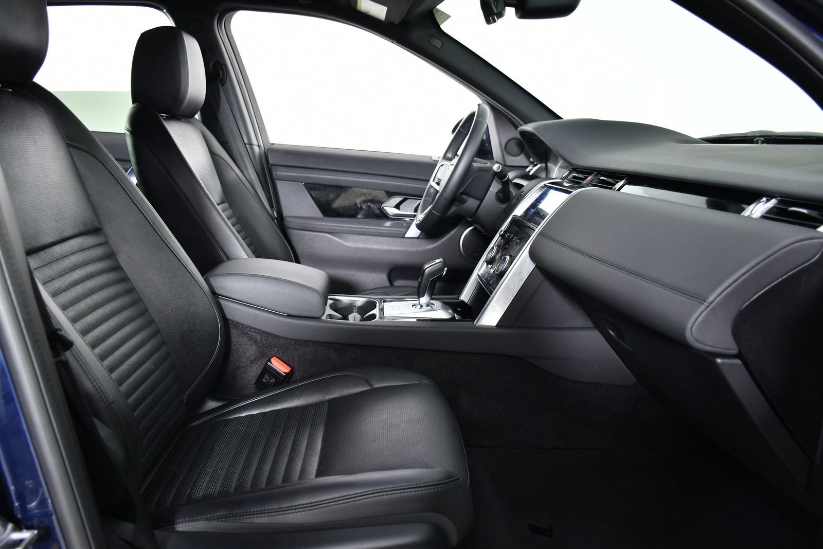 Used 2023 Land Rover Discovery Sport S image 24