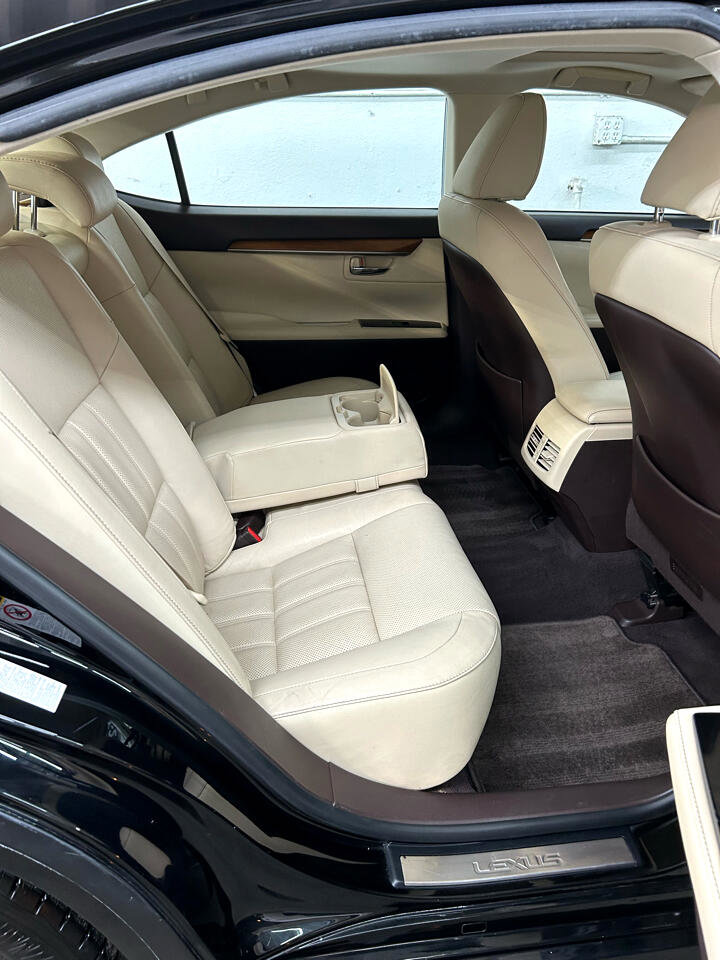 Used 2017 Lexus ES 300h image 15