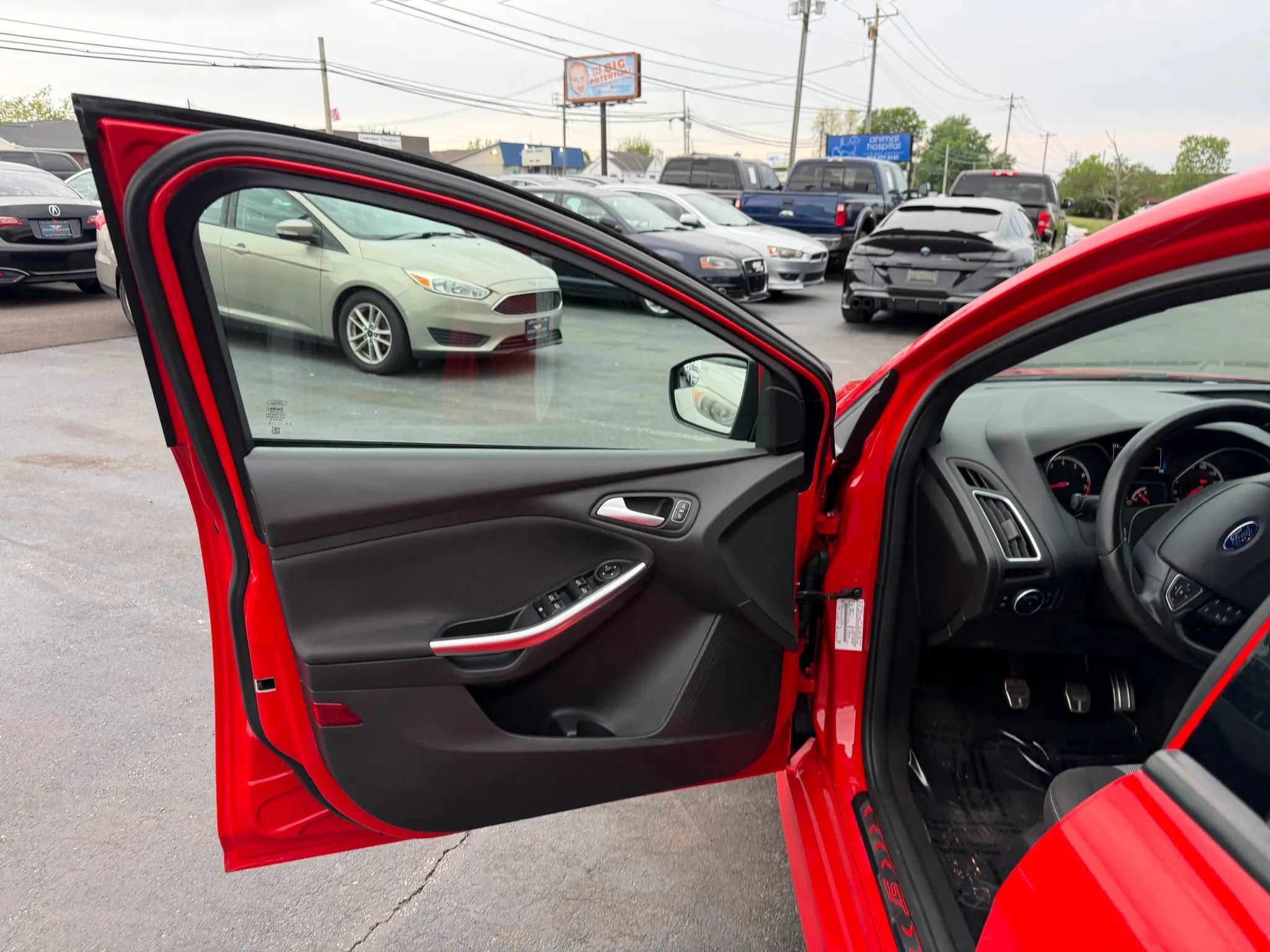 Used 2017 Ford Focus ST FWD image 33