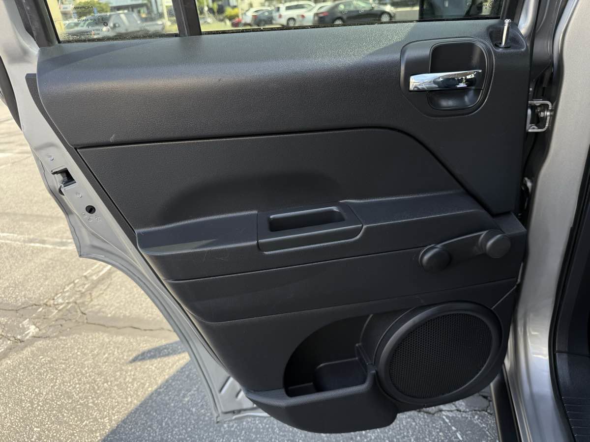 Used 2016 Jeep Patriot Sport image 28