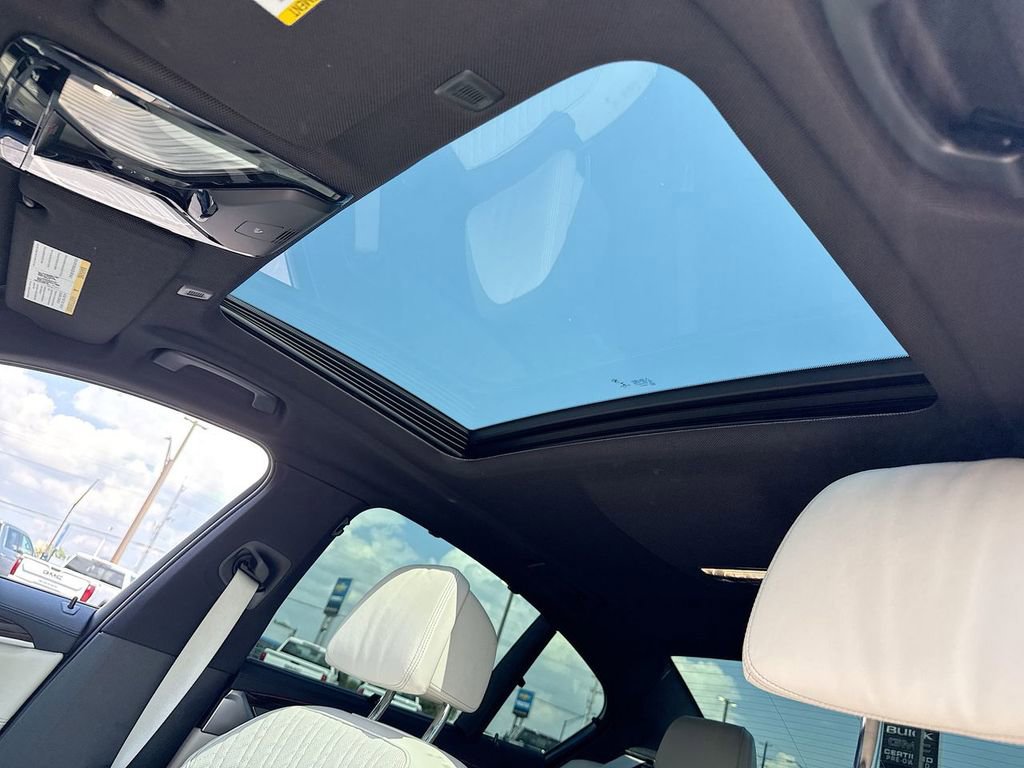 Used 2020 BMW M550i xDrive image 22