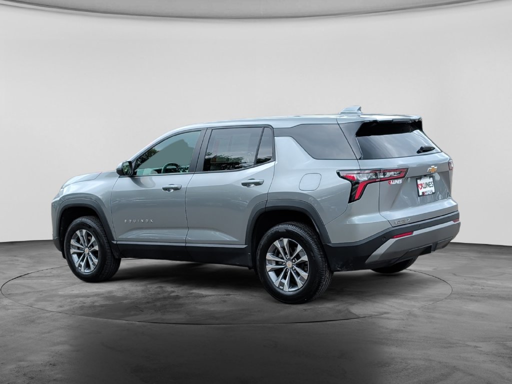 Used 2025 Chevrolet Equinox LT FWD image 5