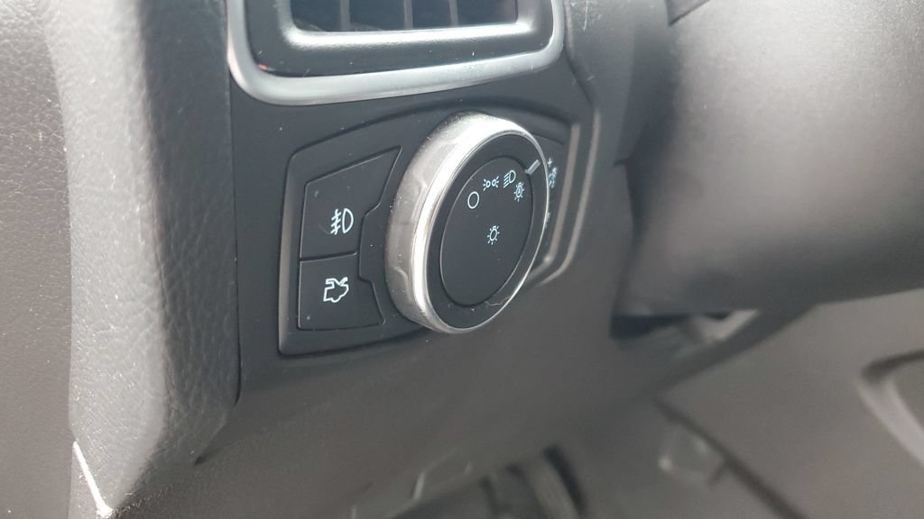 Used 2013 Ford Focus Titanium FWD image 10