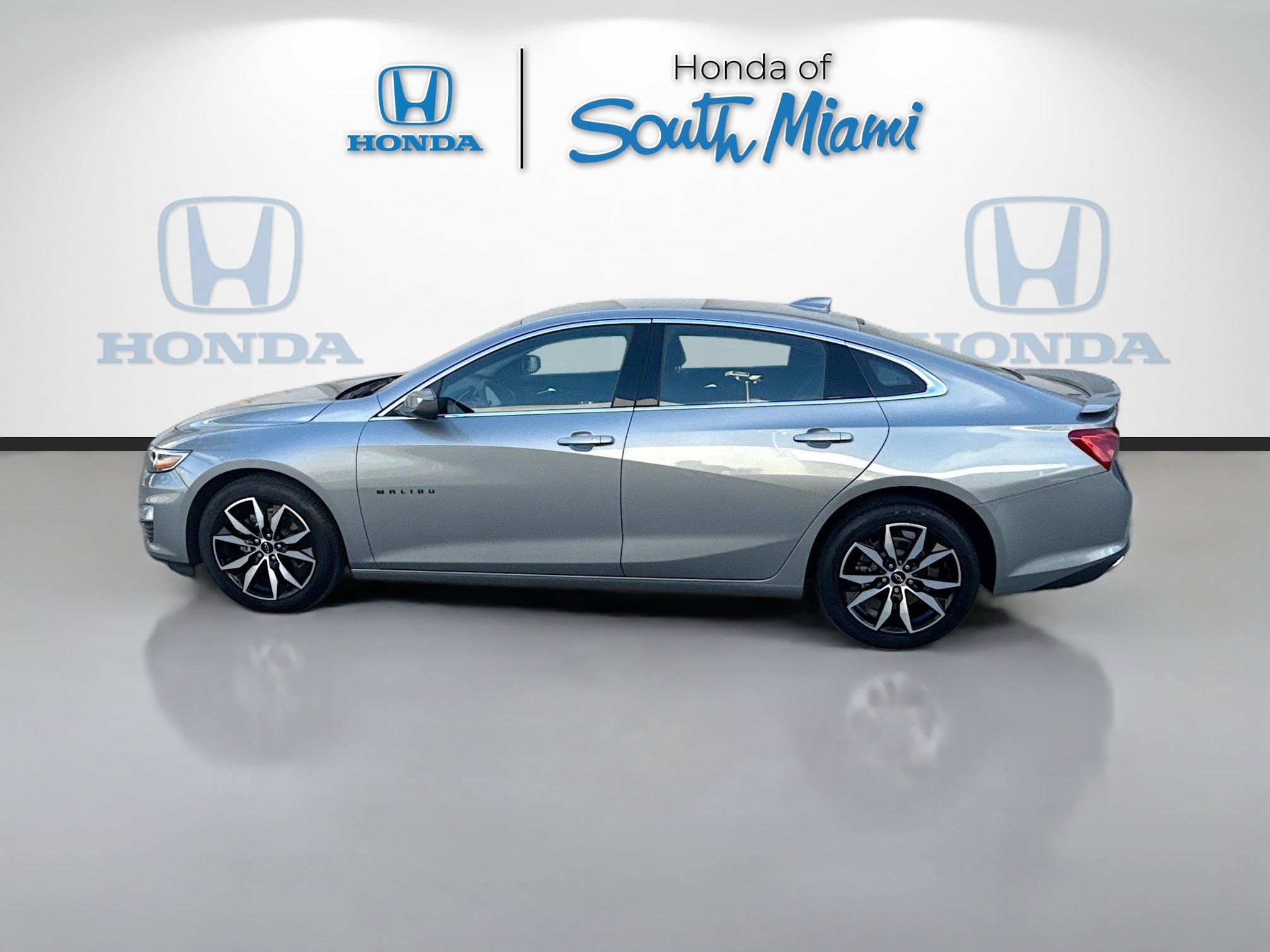 Used 2025 Chevrolet Malibu RS image 4