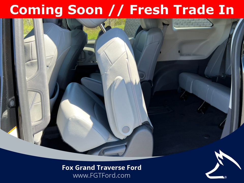 Used 2023 Toyota Sienna XLE FWD image 5