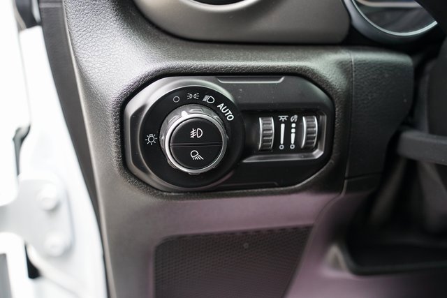 Used 2021 Jeep Gladiator Willys image 13