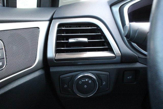 Used 2019 Ford Fusion SEL FWD image 9