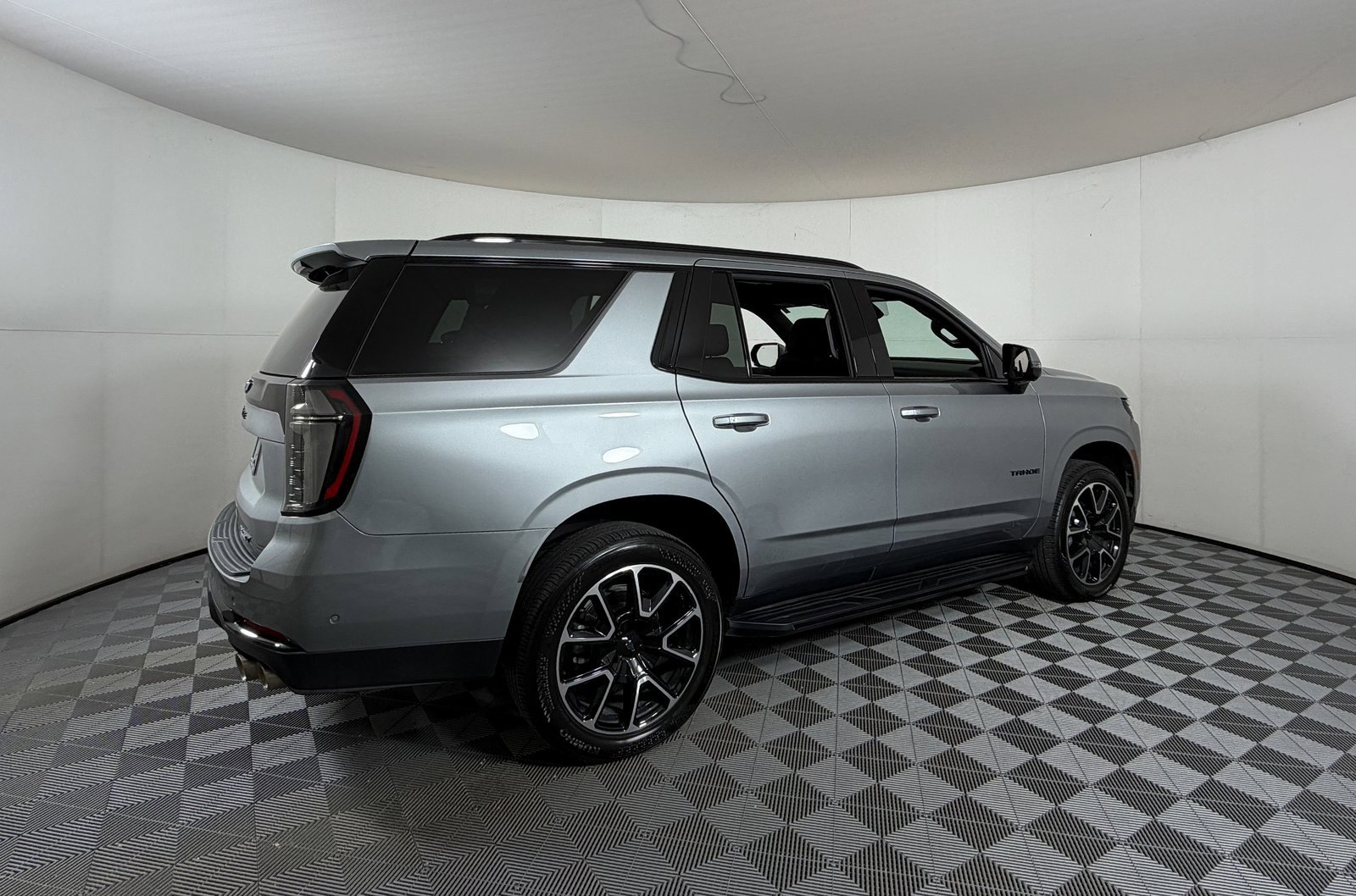 Used 2025 Chevrolet Tahoe RST w/ Comfort Package image 4