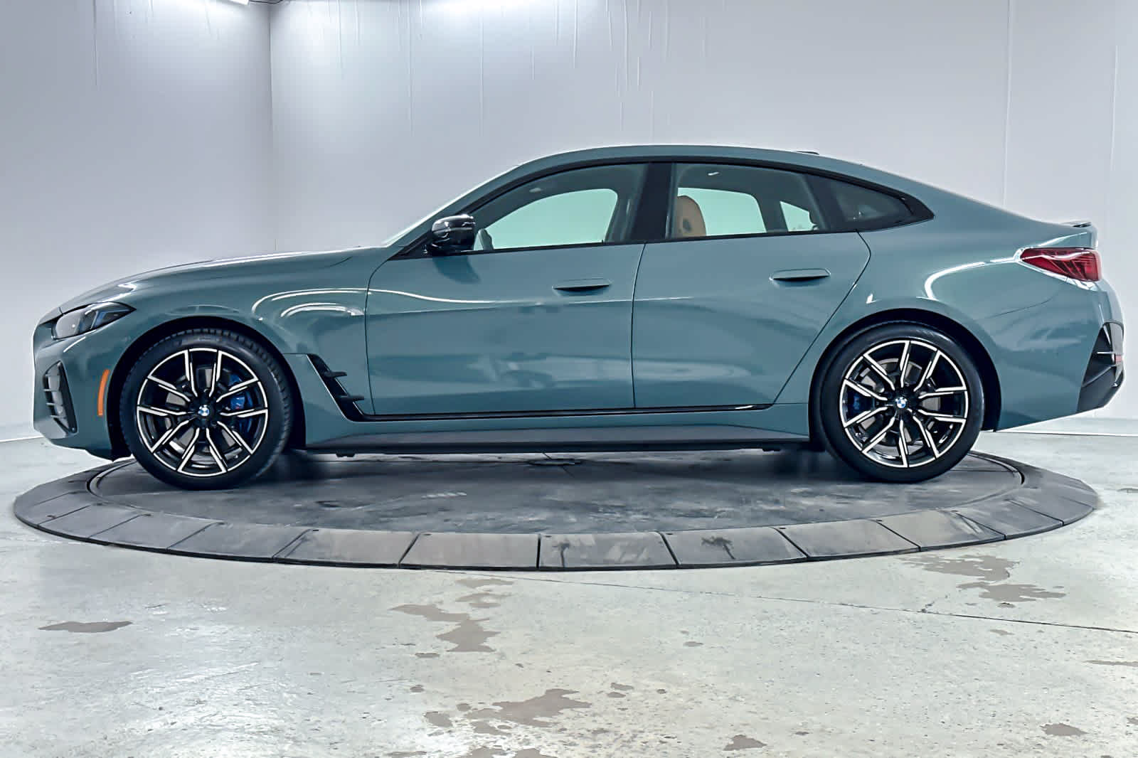 Used 2025 BMW i4 eDrive40 w/ M Sport Package RWD image 5