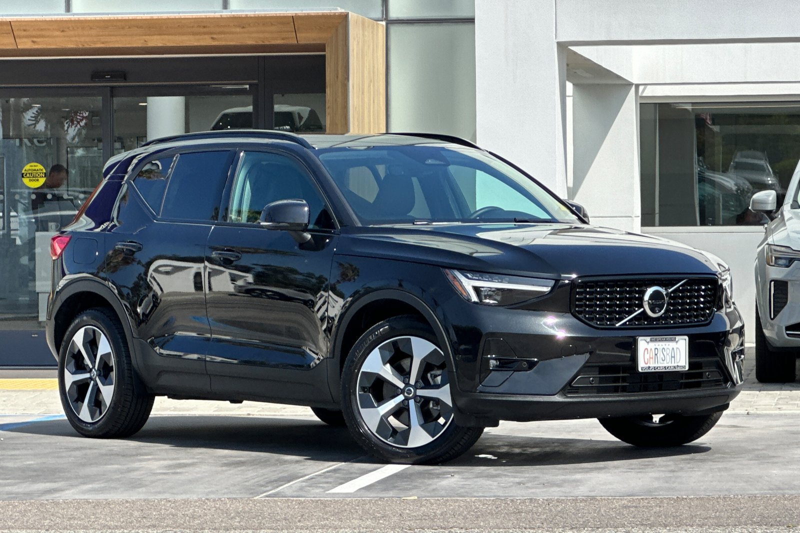 Certified 2026 Volvo XC40 B5 Plus AWD/4WD image 2