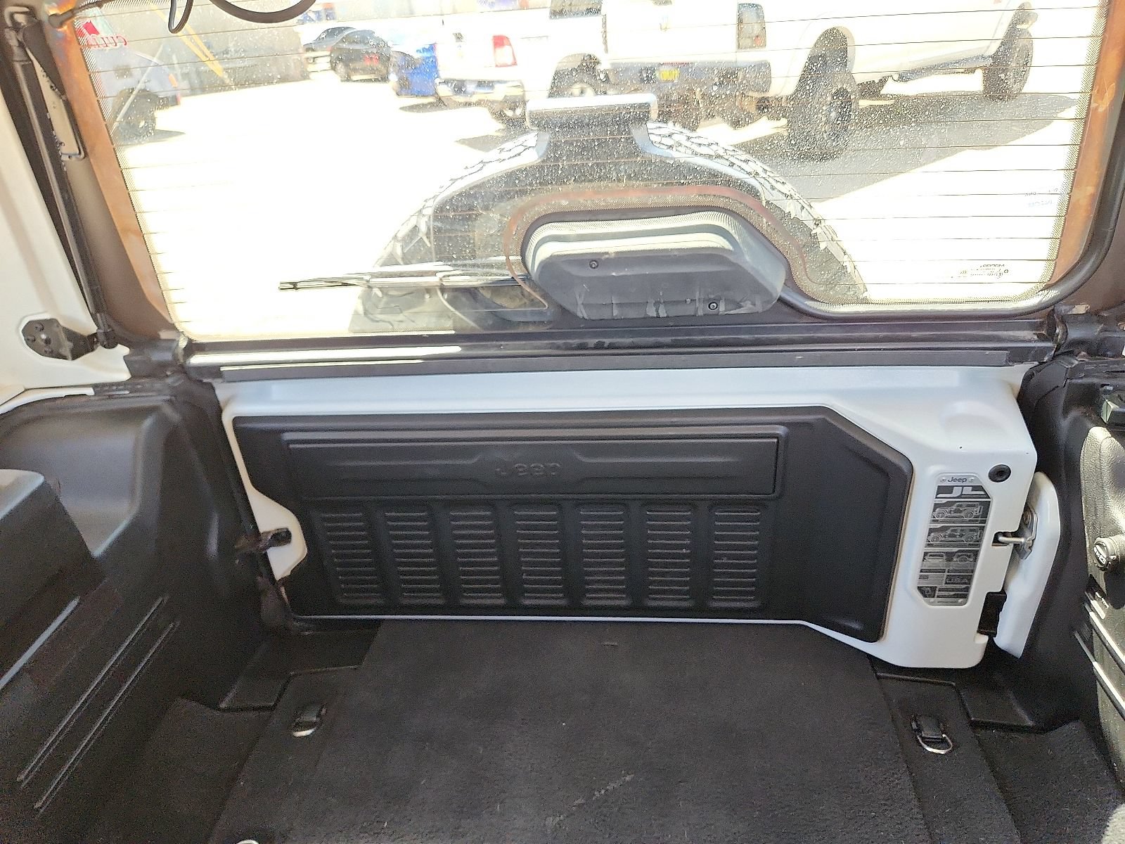 Used 2021 Jeep Wrangler Unlimited Rubicon w/ Cold Weather Group AWD/4WD image 9