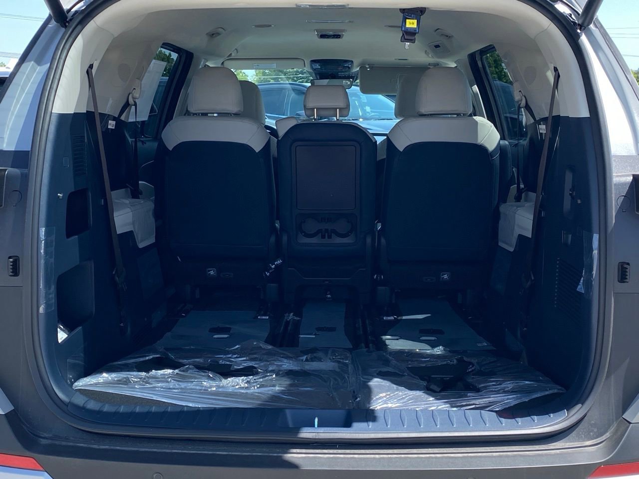 New 2026 Kia Carnival EX image 22