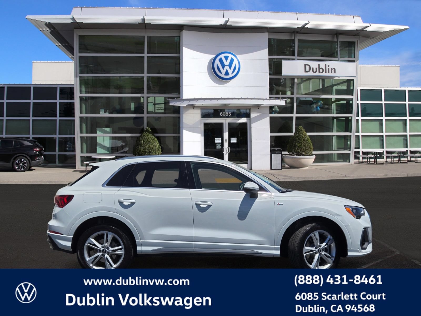 Used 2021 Audi Q3 2.0T Premium w/ Convenience Package AWD/4WD image 3
