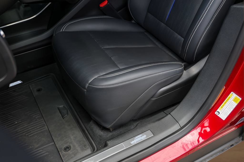 Certified 2024 Cadillac Lyriq Luxury AWD/4WD image 8