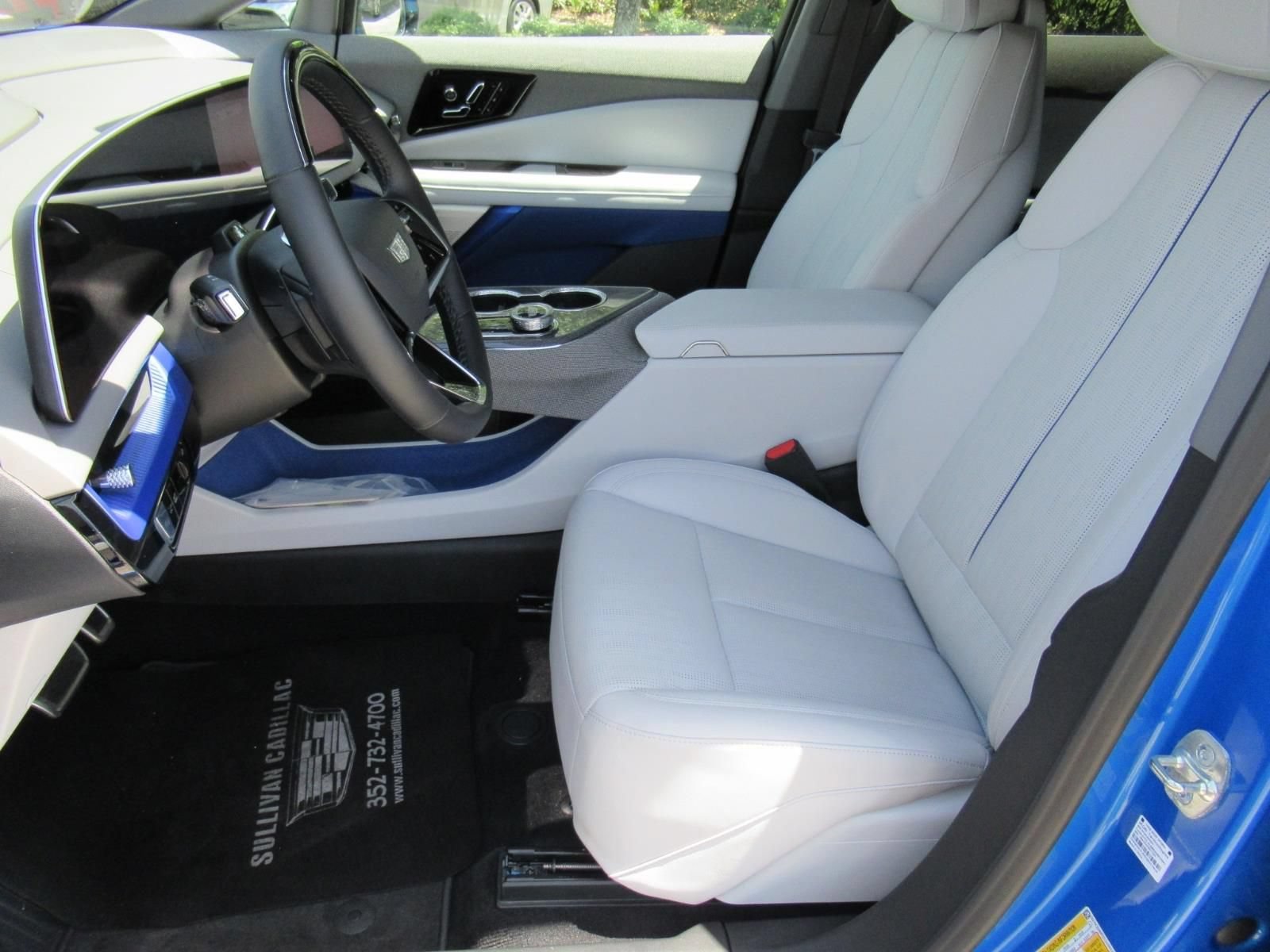 Certified 2025 Cadillac Optiq Luxury 2 AWD/4WD image 17