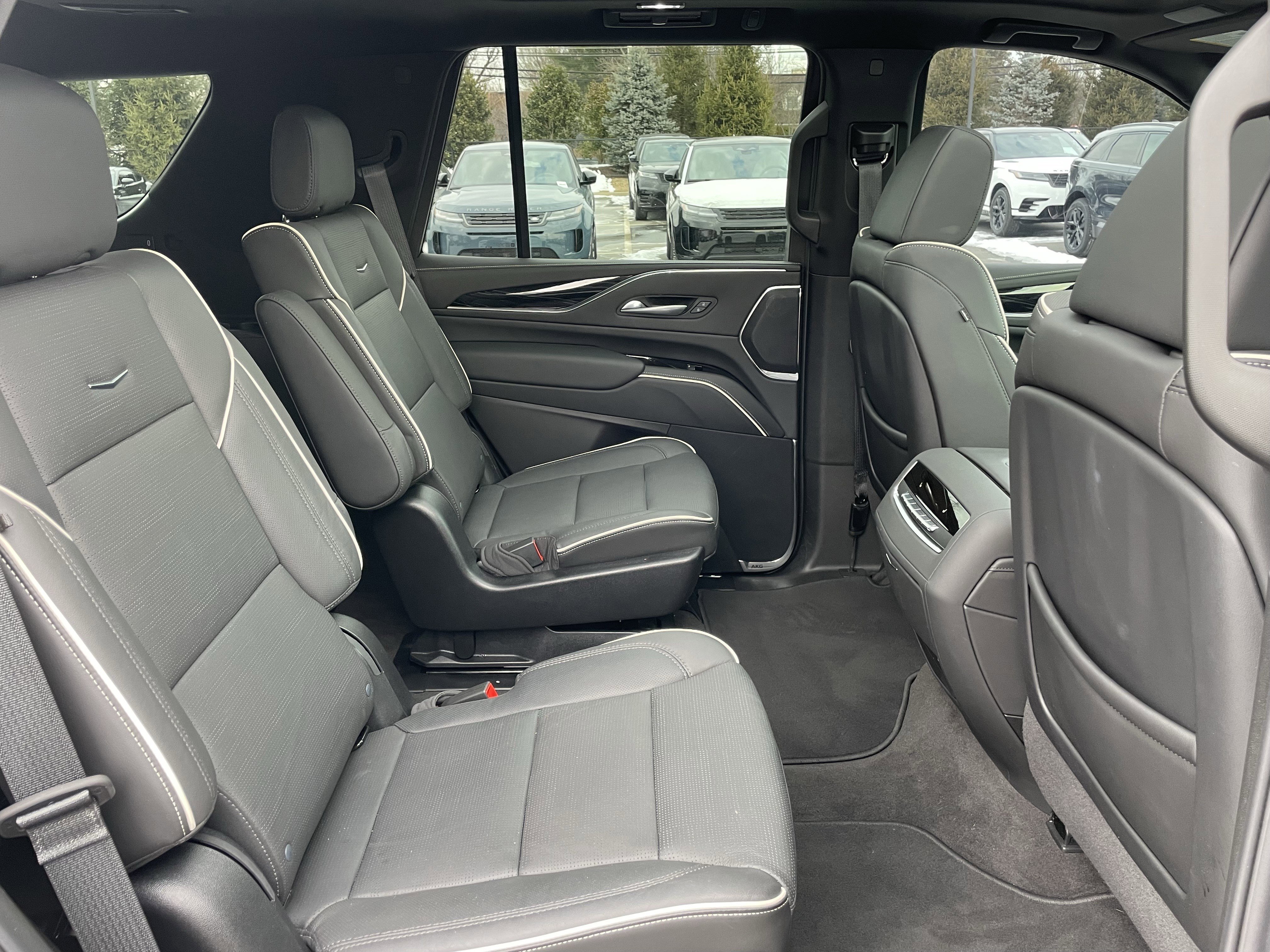 Used 2024 Cadillac Escalade Sport w/ LPO, ONYX Package image 31