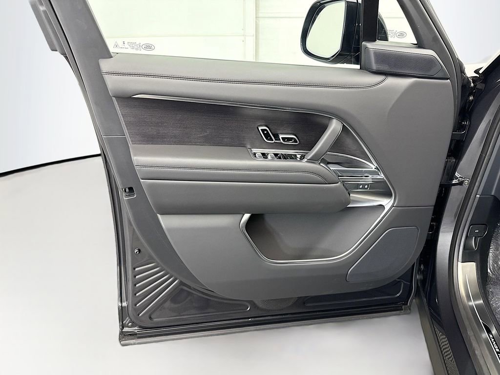 New 2026 Land Rover Range Rover SE image 24