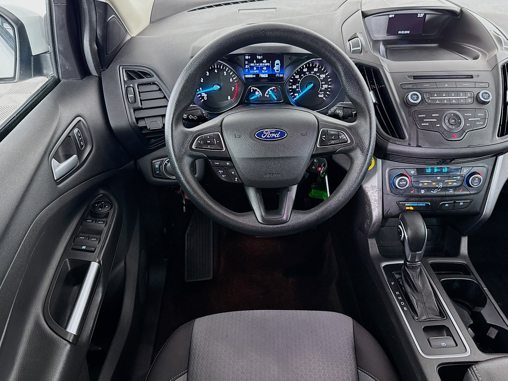 Used 2018 Ford Escape SE w/ Ford Safe & Smart Package FWD image 16
