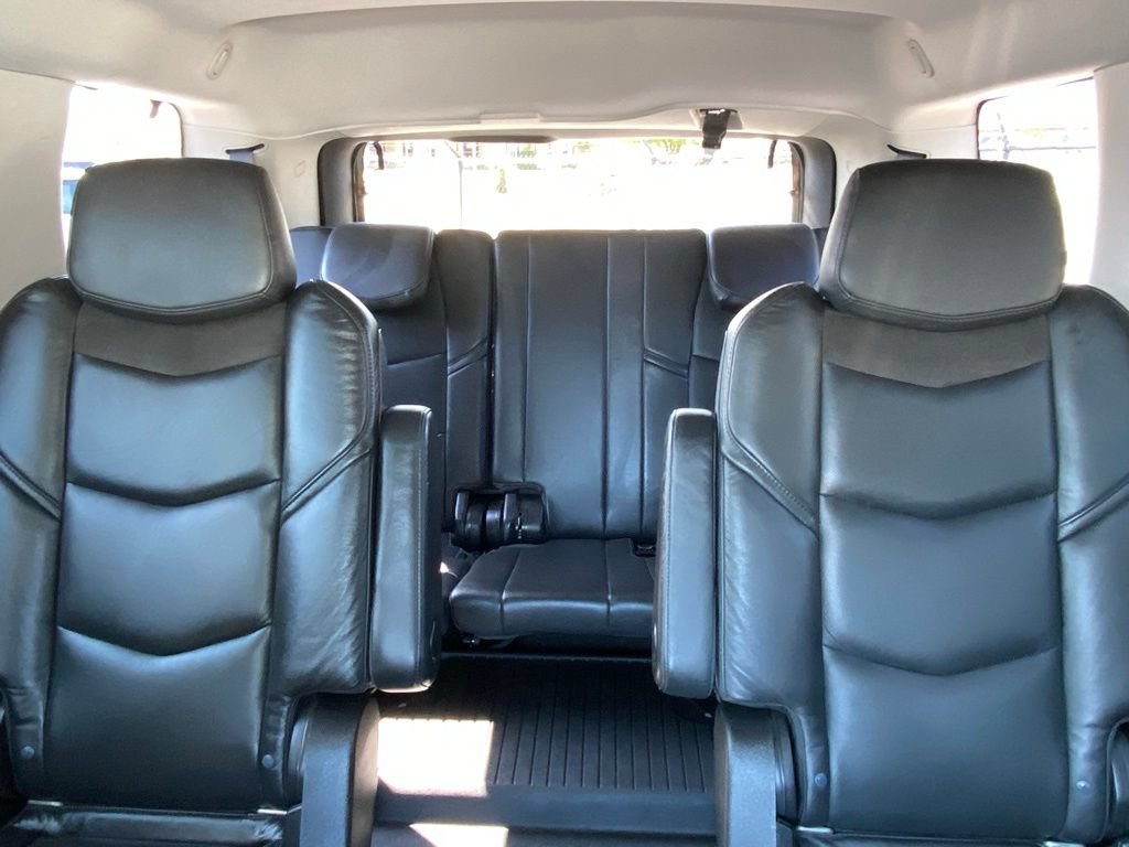 Used 2020 Cadillac Escalade Luxury AWD/4WD image 34