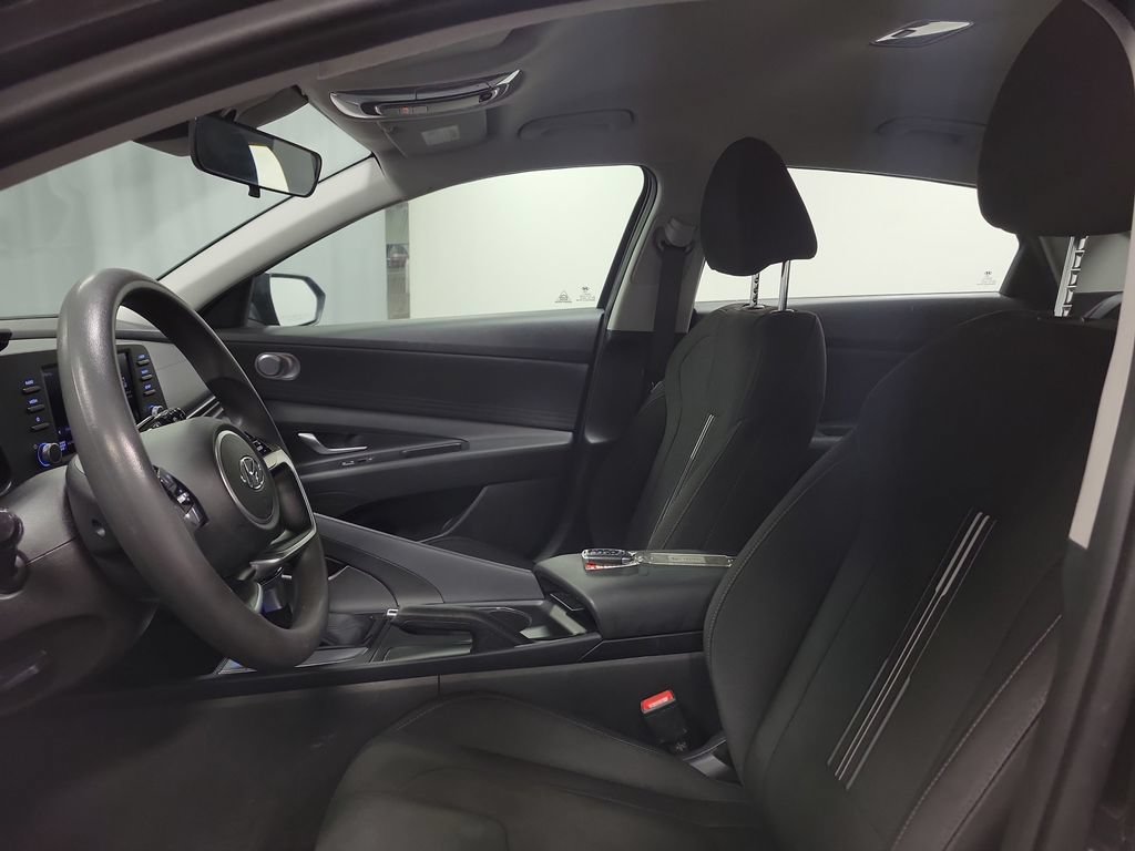 Used 2022 Hyundai Elantra SEL FWD image 15