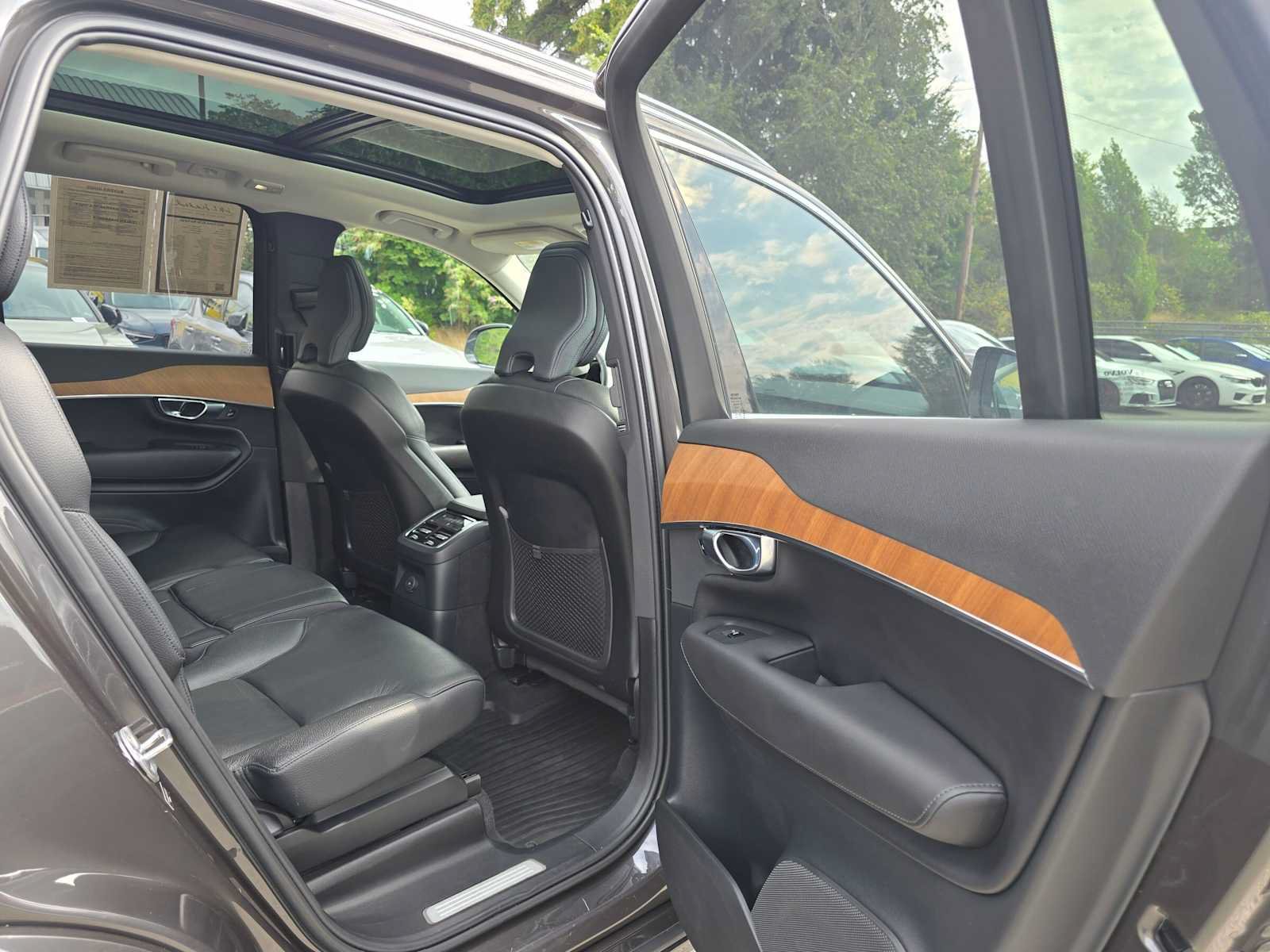 Certified 2023 Volvo XC90 T8 Plus w/ Protection Package Premier AWD/4WD image 14