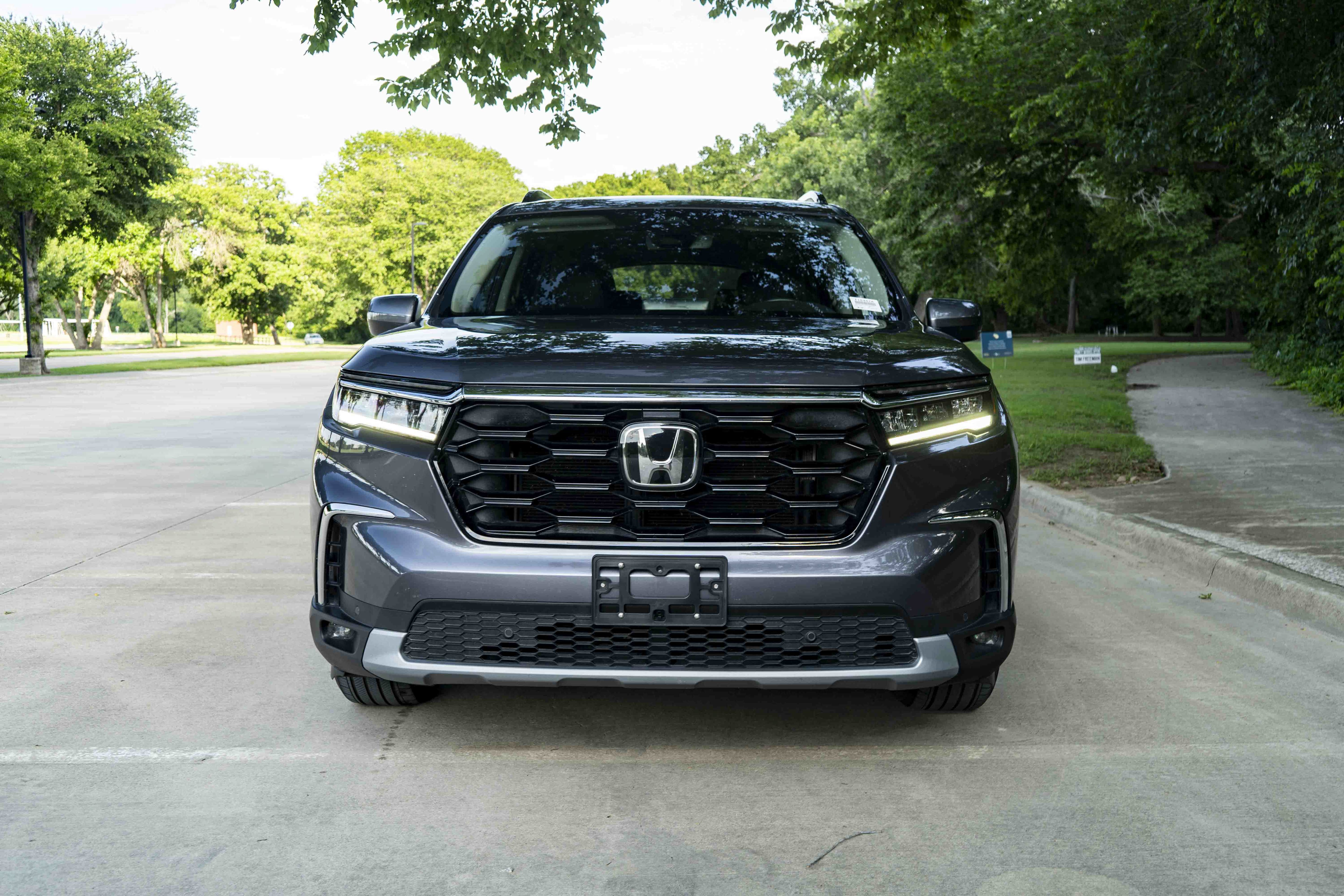 Used 2025 Honda Pilot Touring image 3