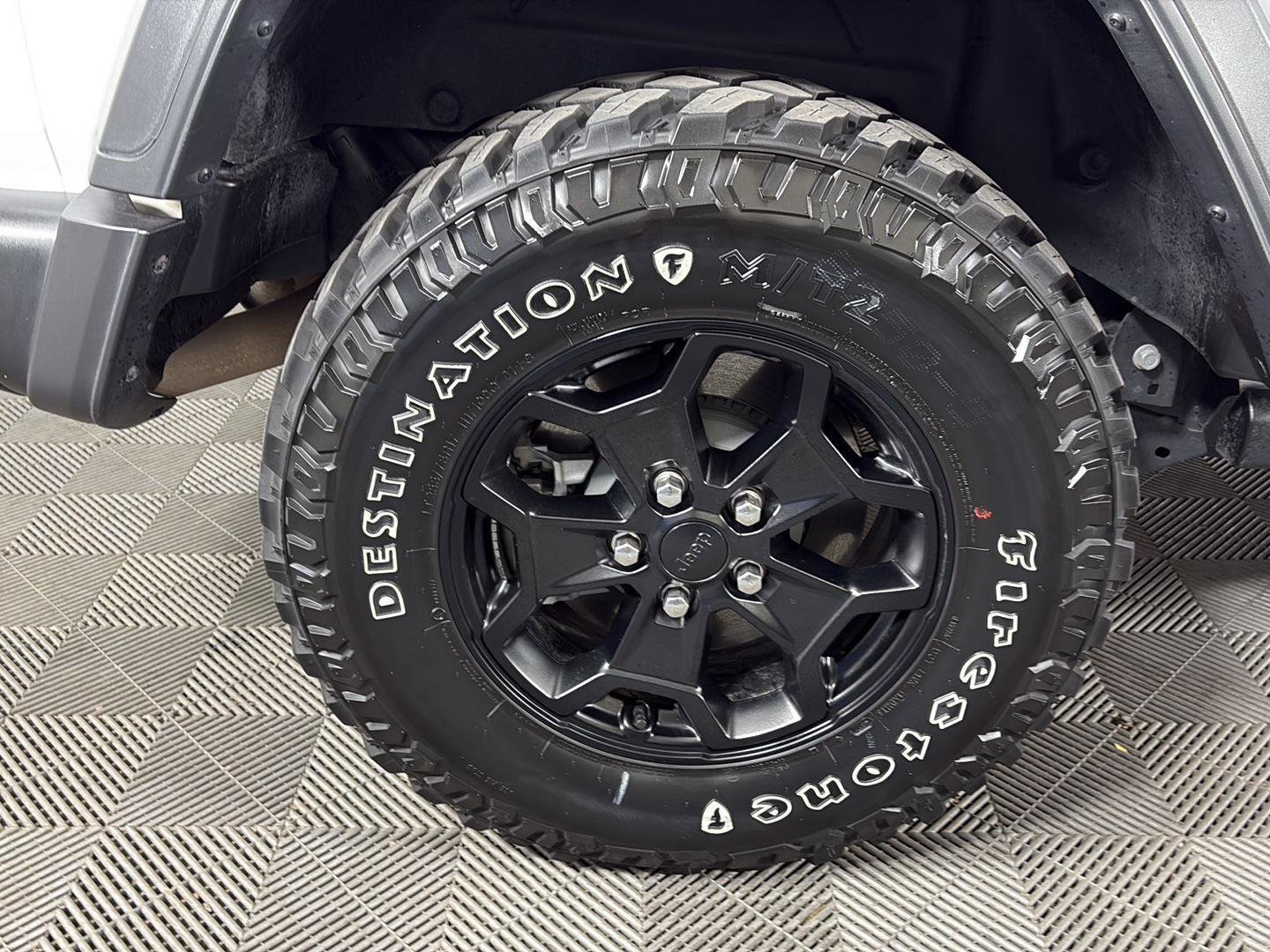 Used 2023 Jeep Wrangler Unlimited w/ Sun & Screen Package image 16