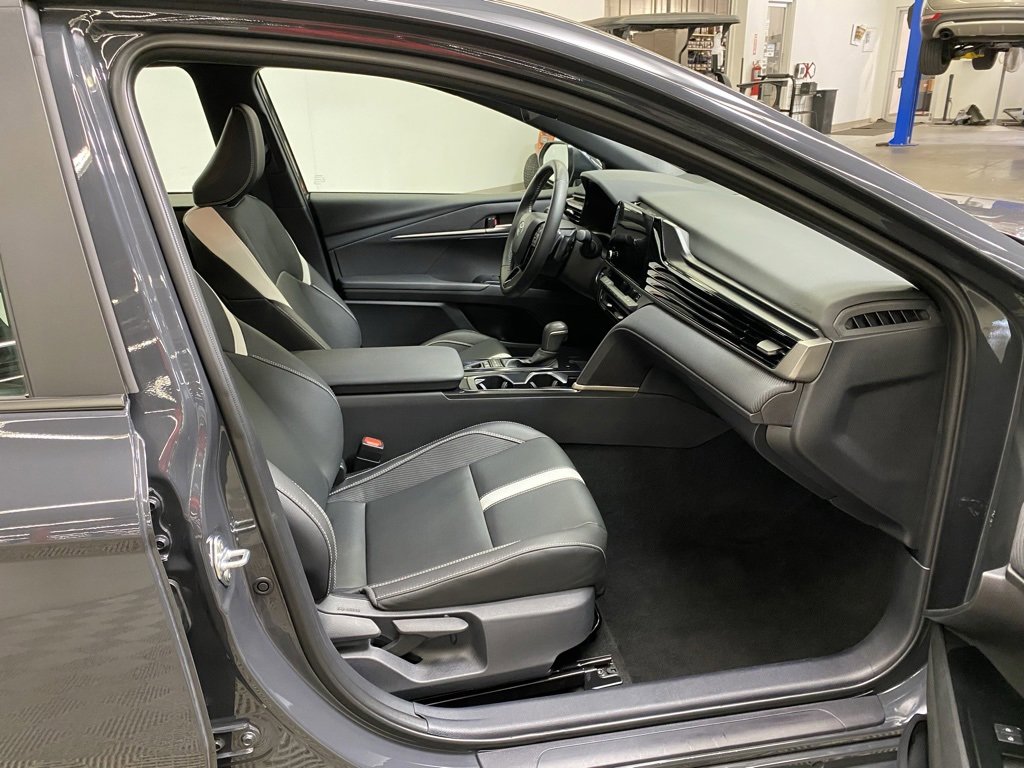 Used 2025 Toyota Camry Hybrid image 14