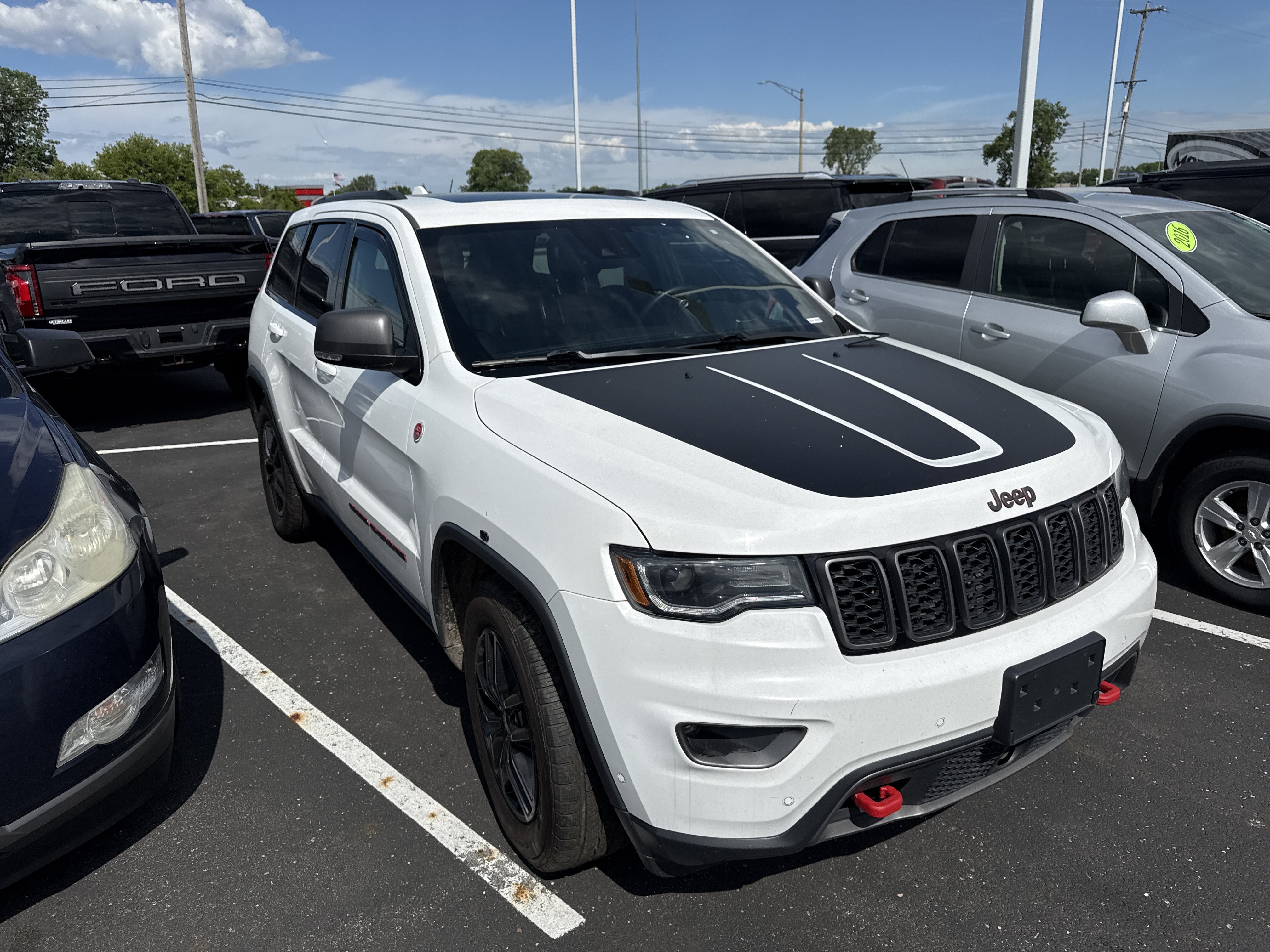 Used 2017 Jeep Grand Cherokee Trailhawk w/ Trailhawk Luxury Group AWD/4WD image 5