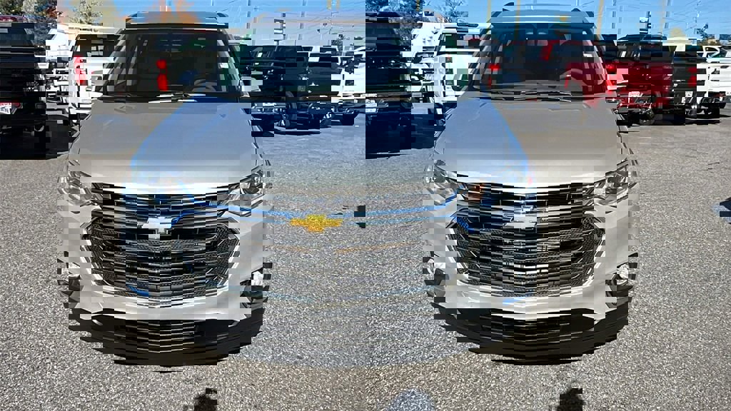 Used 2021 Chevrolet Traverse LT image 2