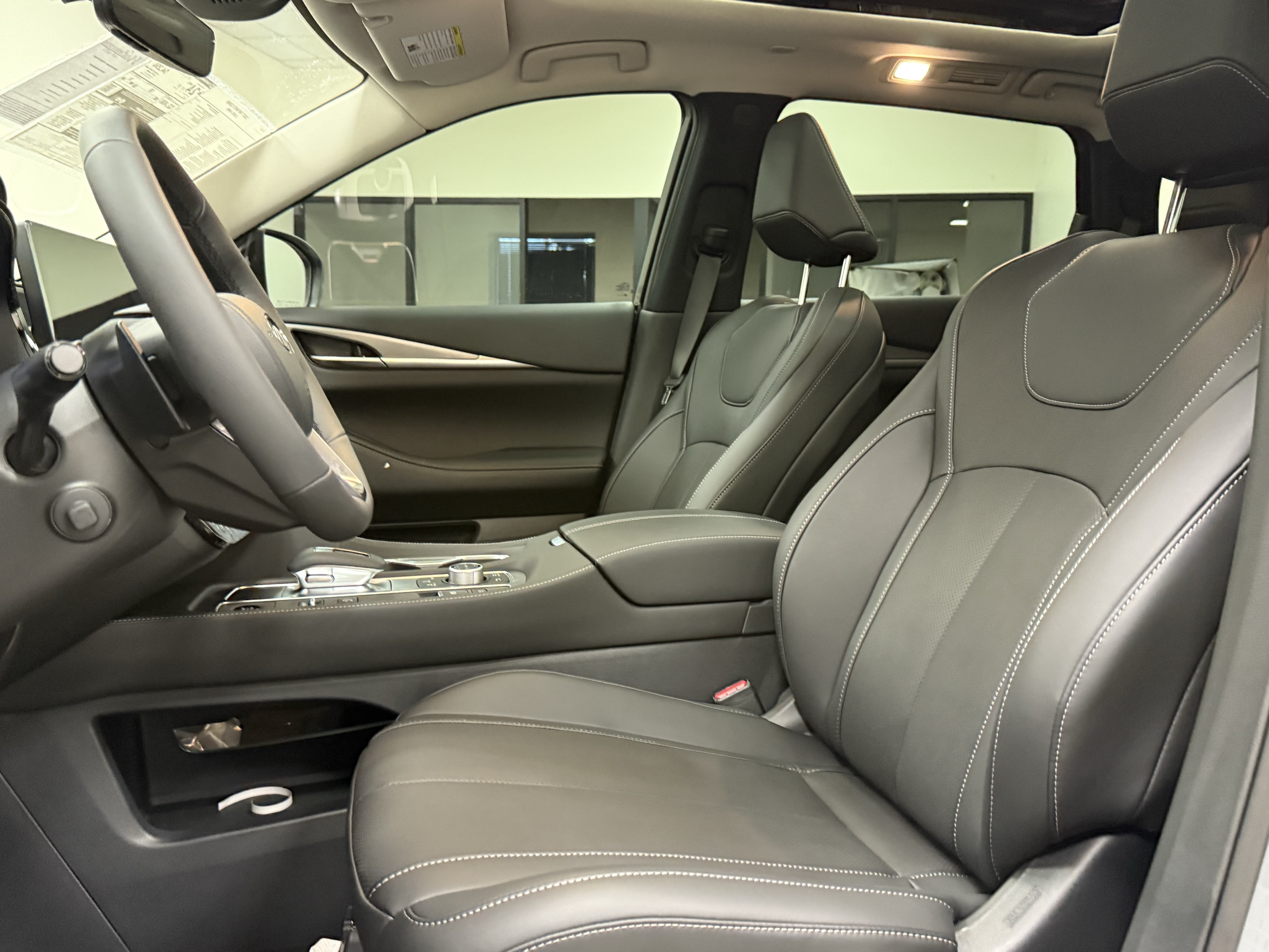 Certified 2027 INFINITI QX60 Luxe w/ Cargo Package FWD image 10