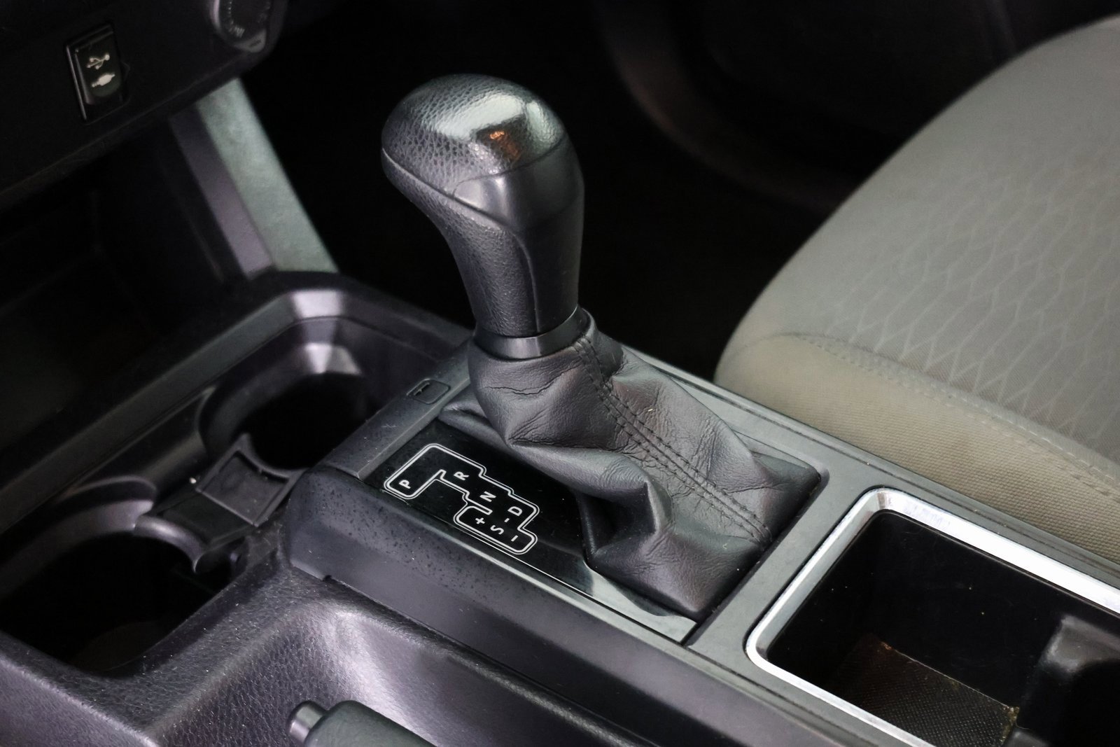 Used 2017 Toyota Tacoma SR image 6