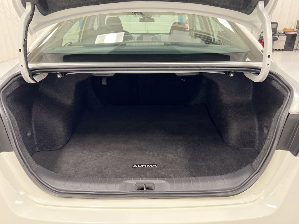 Used 2025 Nissan Altima 2.5 SV FWD image 23