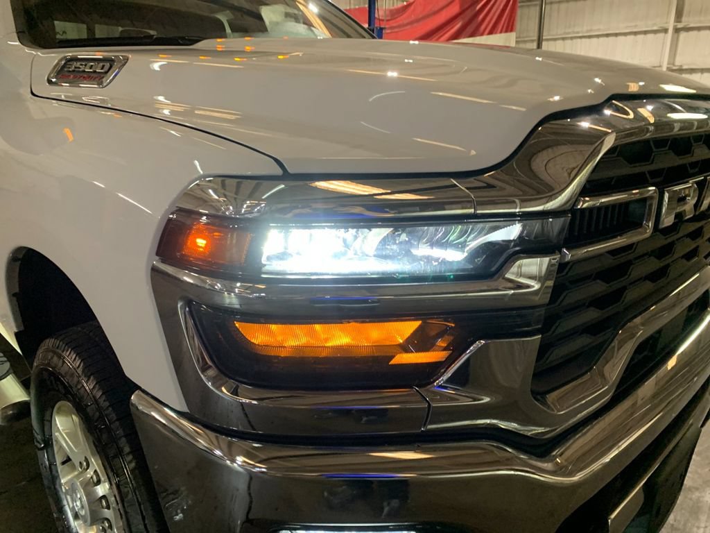 Used 2025 RAM 3500 Big Horn AWD/4WD image 33