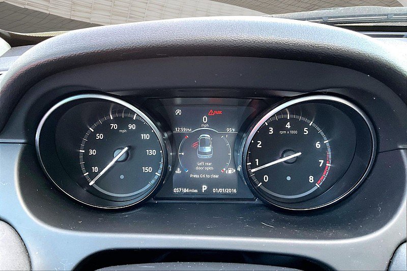 Used 2019 Land Rover Discovery Sport SE AWD/4WD image 19